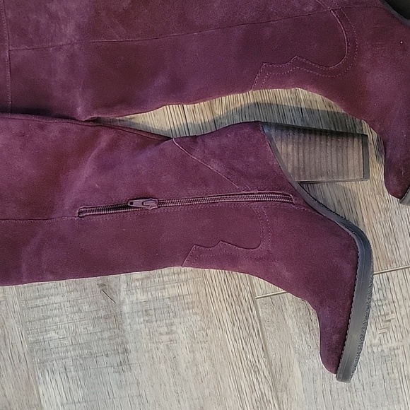 Steve madden suede boots. Nwot. Never wore. 6.5m ( burgundy) - Picture 3 of 15